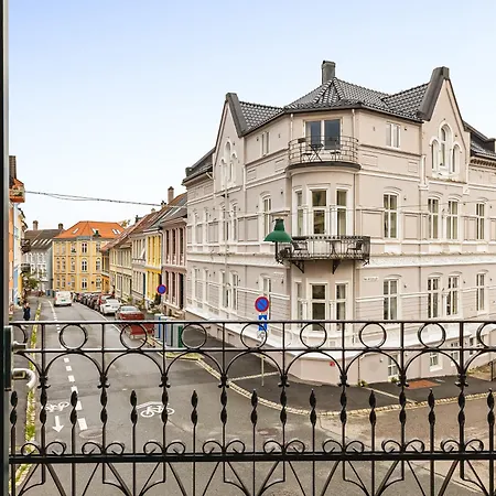 Hh - Modern L Center * Bergen