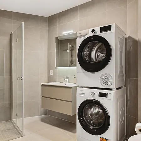 Hh - Modern L Center *